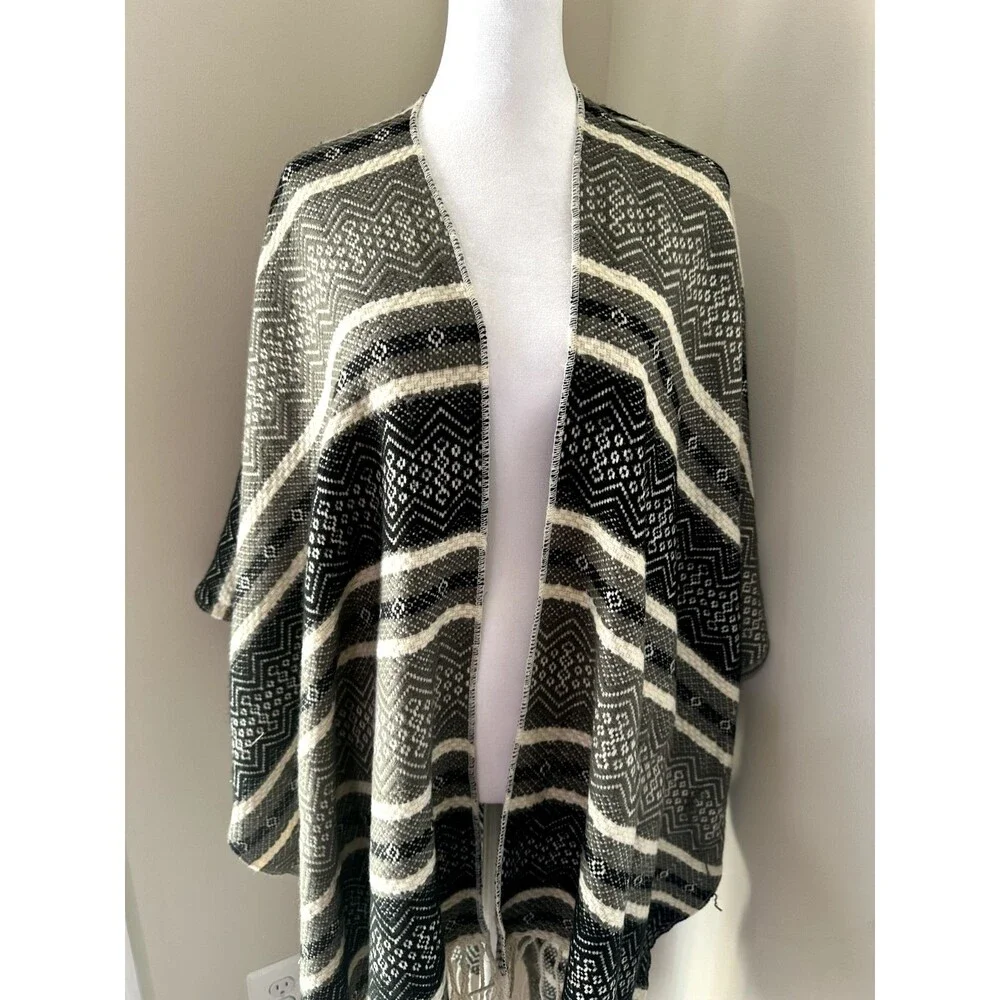 Torrid Ruana Wrap Geometric Print Azrec Western Fringe Cape Sz O/S
